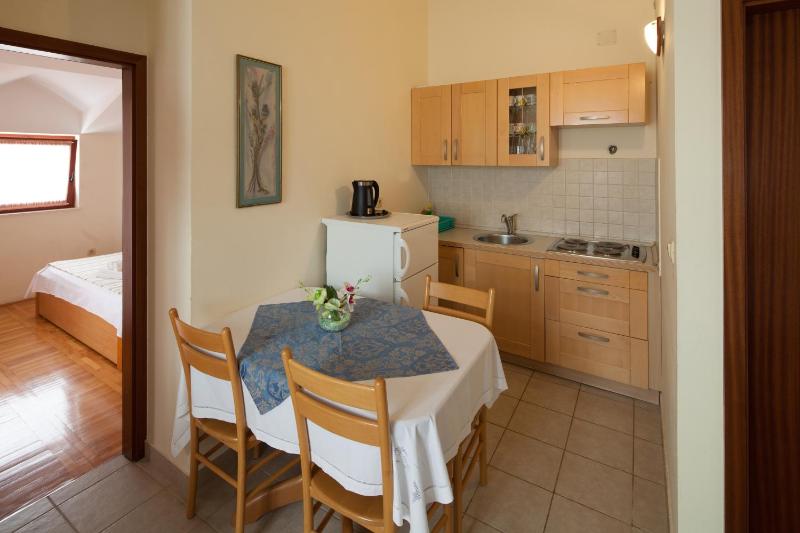 One-Bedroom Apartment with Terrace and Sea View image 4