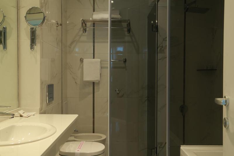 Triple Room with Balcony image 2