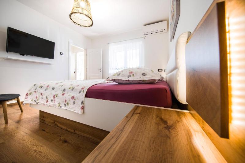 Two-Bedroom Apartment with Terrace and Sea View image 1