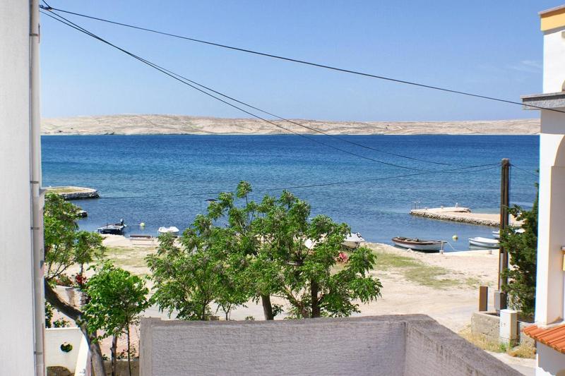 One-Bedroom Apartment with Terrace and Sea View image 2