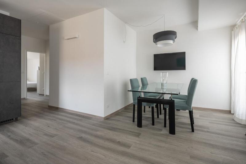 Bright Apartment On Venetian Roofs R&R - image 11