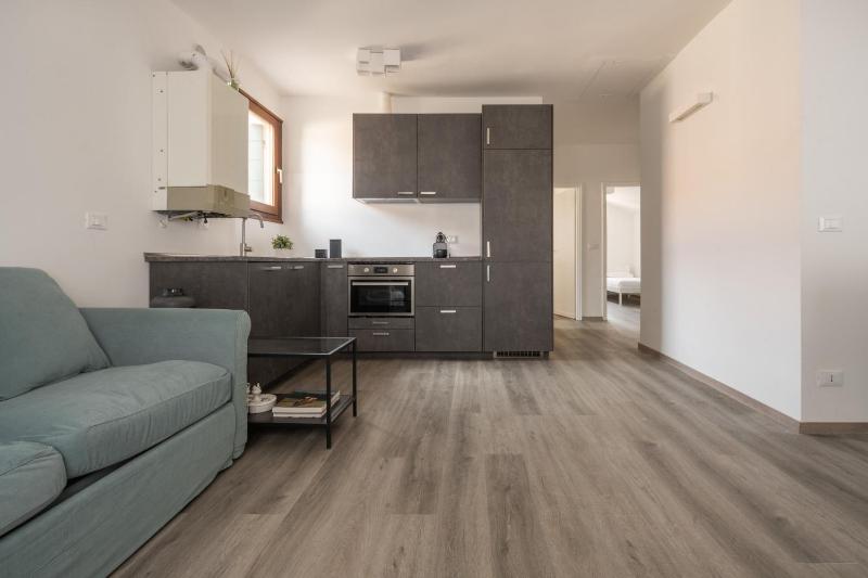 Bright Apartment On Venetian Roofs R&R - image 7