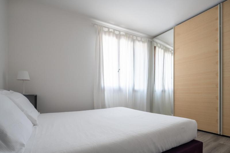 Bright Apartment On Venetian Roofs R&R - image 6