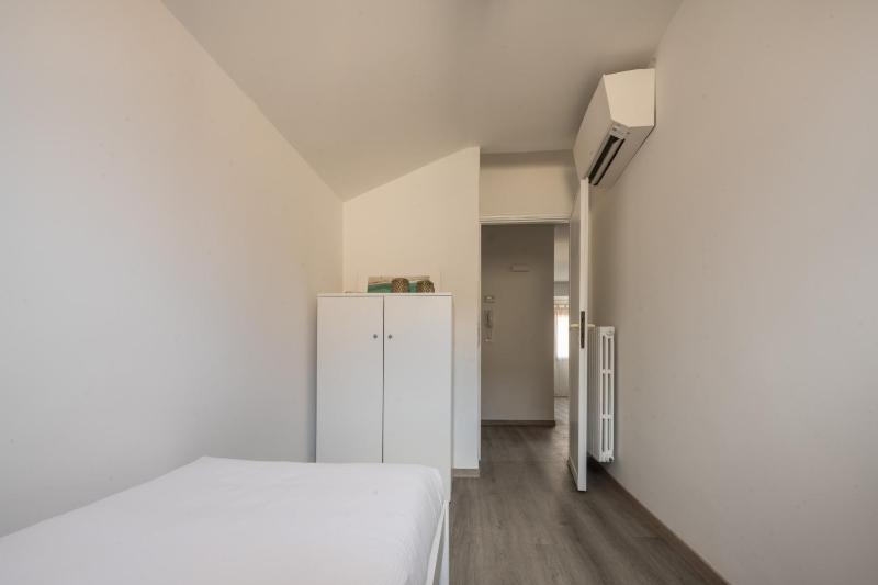 Bright Apartment On Venetian Roofs R&R - image 3