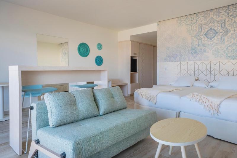 Junior Suite with Sea View image 4