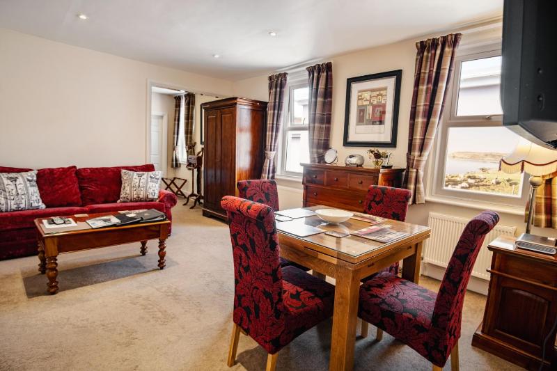 Executive Suite image 4