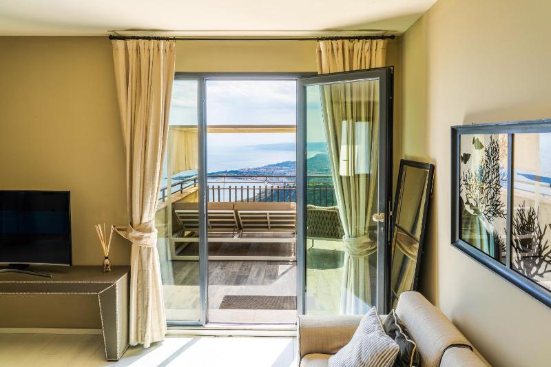 Exclusive Suite with Sea View image 4