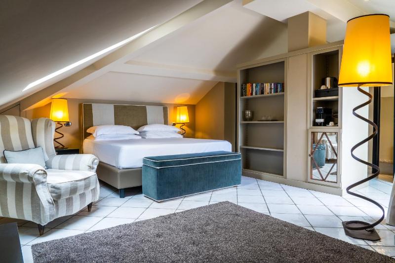 Luxury Junior Suite with Sea View image 3