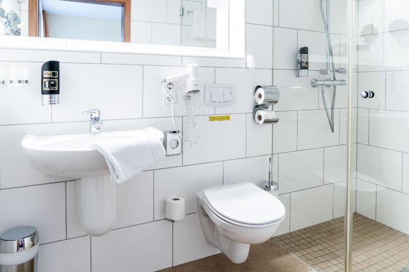 Double or Twin Room image 4