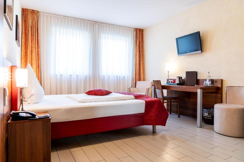Double Room image 4