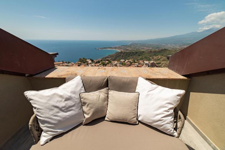 Luxury Junior Suite with Sea View image 2