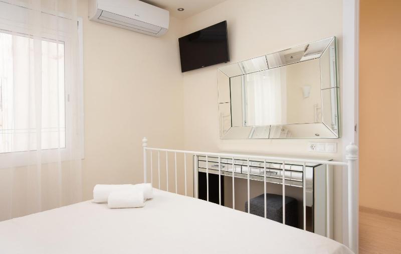 One-Bedroom Apartment image 3