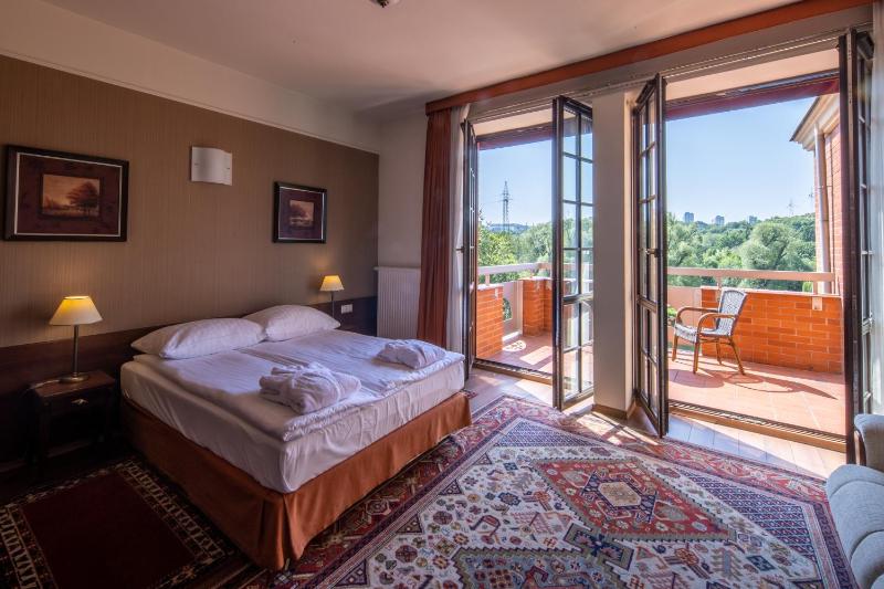 Deluxe Double Room with Balcony image 1