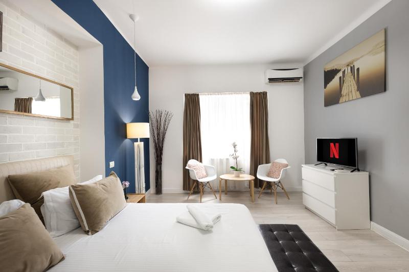 Premium Suite with Yard View image 3