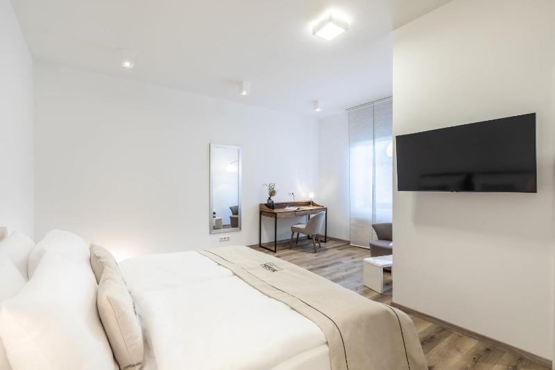 Design Double Room image 4