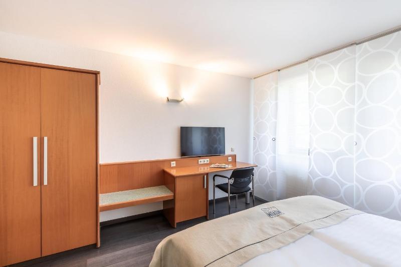 Standard Single Room image 3