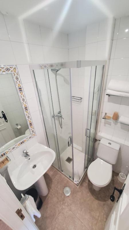 Single Room image 2