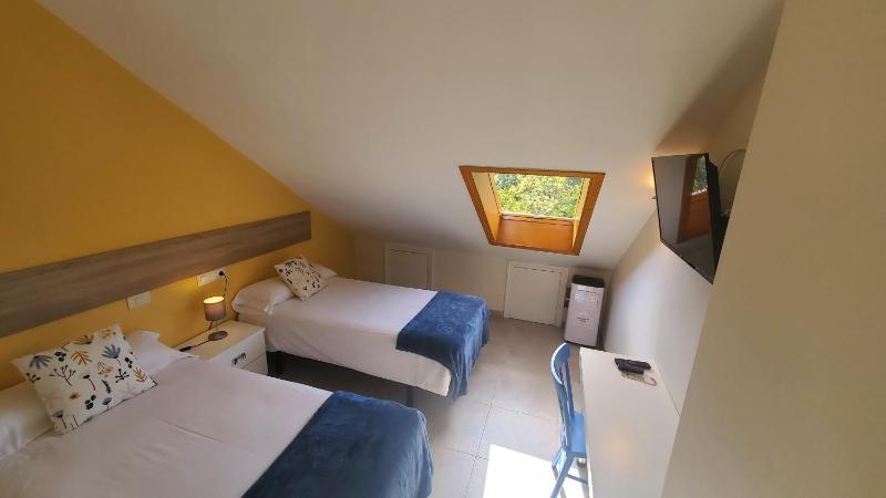 Double Room image 3