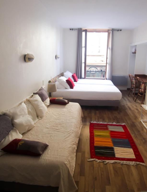 Twin Room image 4