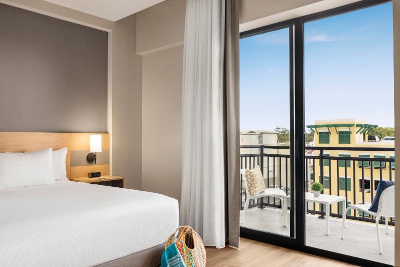 King Room with Sofa Bed and City View image 3