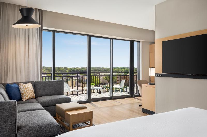 King Room with Sofa Bed and City View image 4