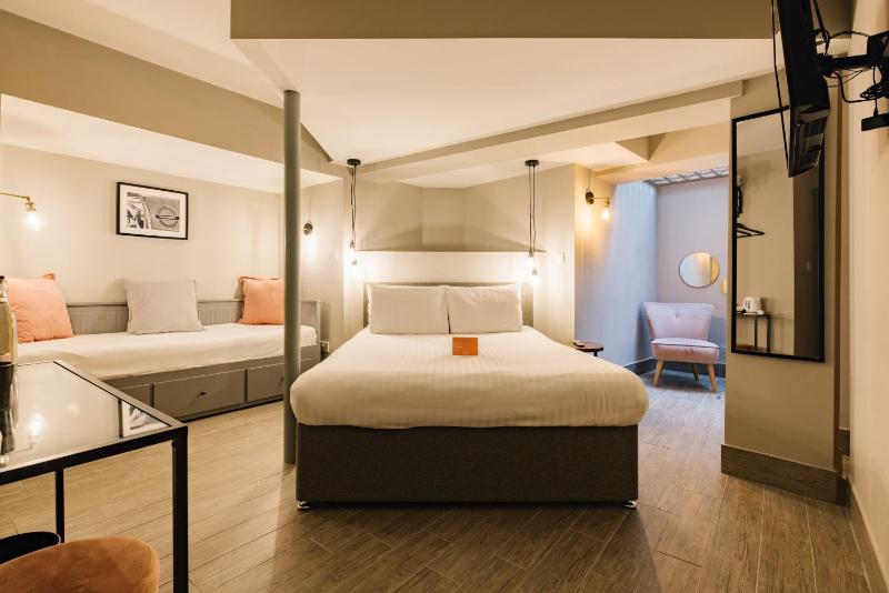 Lower Ground Family Room Without Window image 1