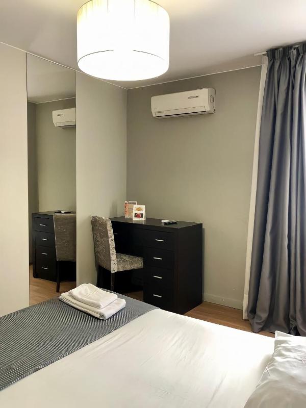 Double Room image 4