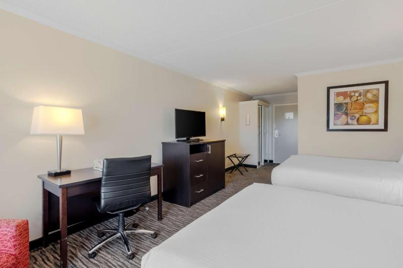 Queen Room with Two Queen Beds image 3
