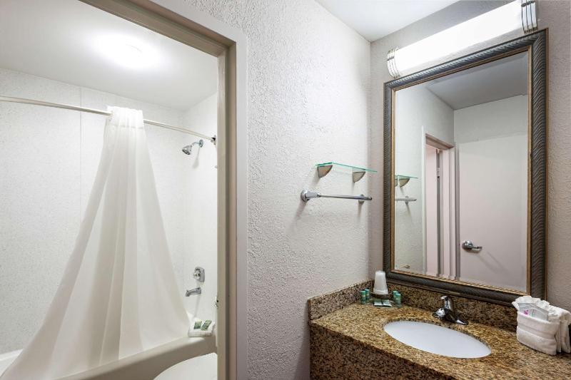 Best Western New Smyrna Beach Hotel and Suites - image 27