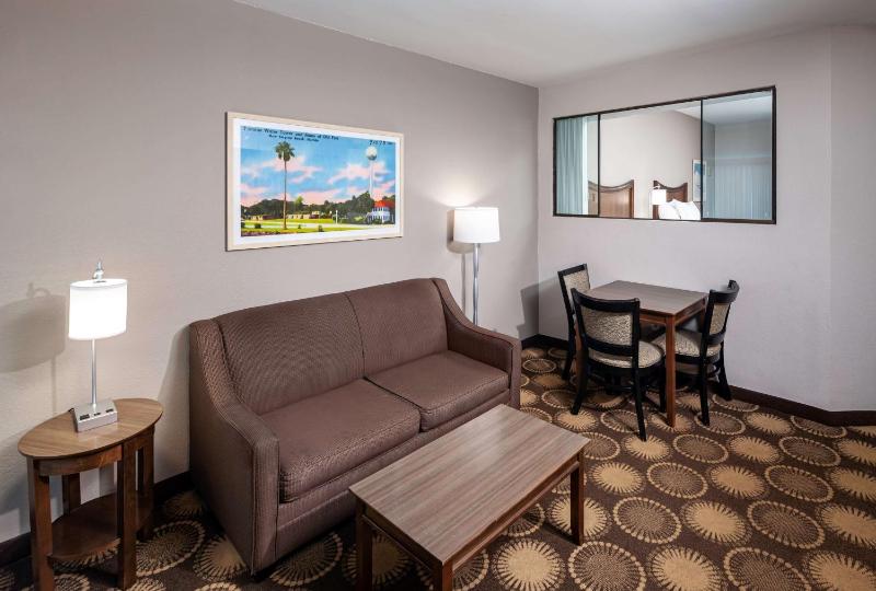 Best Western New Smyrna Beach Hotel and Suites - image 32
