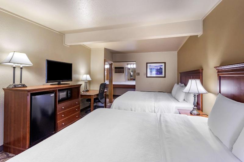 Queen Room with Two Queen Beds - Disability Access/Non-Smoking image 1