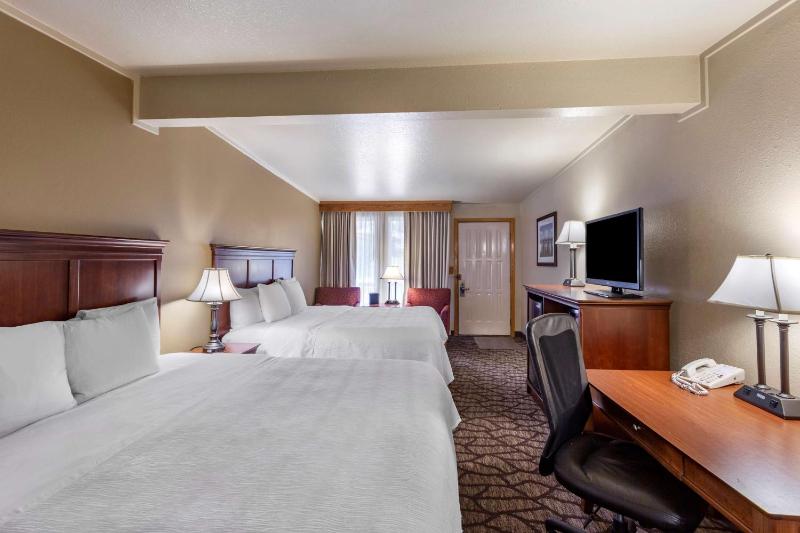 King Room with Two King Beds - Non-Smoking image 4