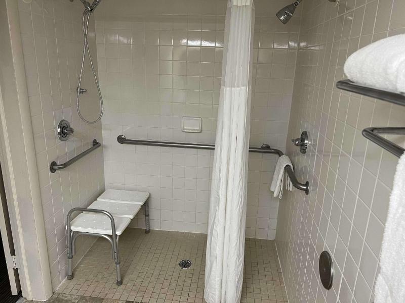 King Room with Roll-in Shower - Disability Access/Non-Smoking image 1