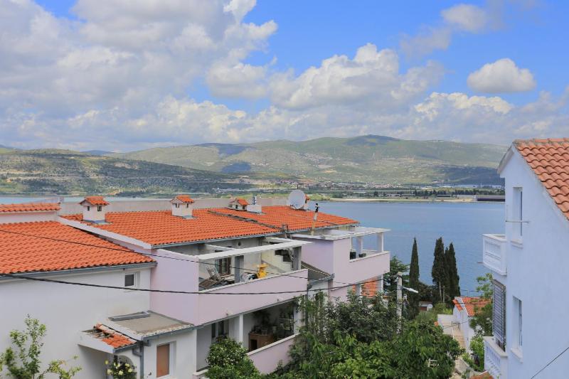 Two-Bedroom Apartment with Terrace and Sea View image 3
