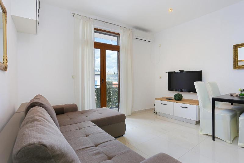 Two-Bedroom Apartment with Terrace and Sea View image 1