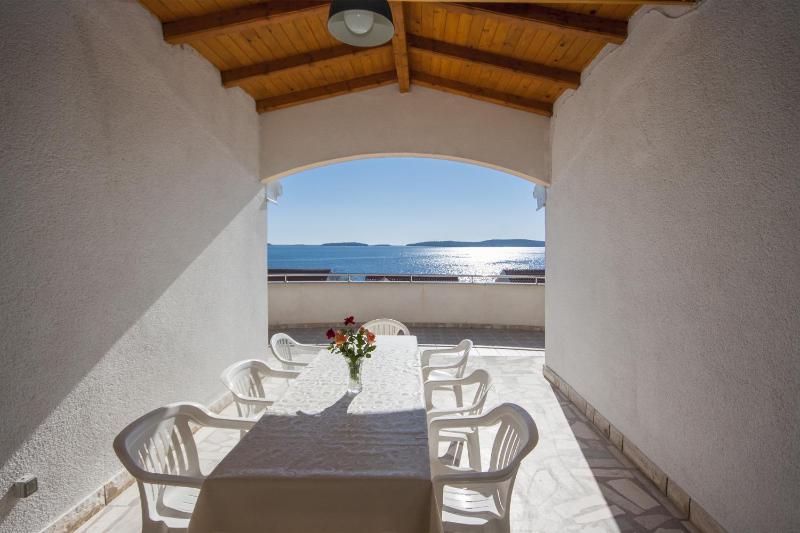 Apartment with Terrace and Sea View image 3