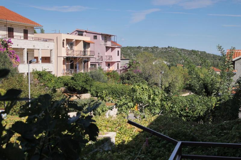 One-Bedroom Apartment with Balcony image 3
