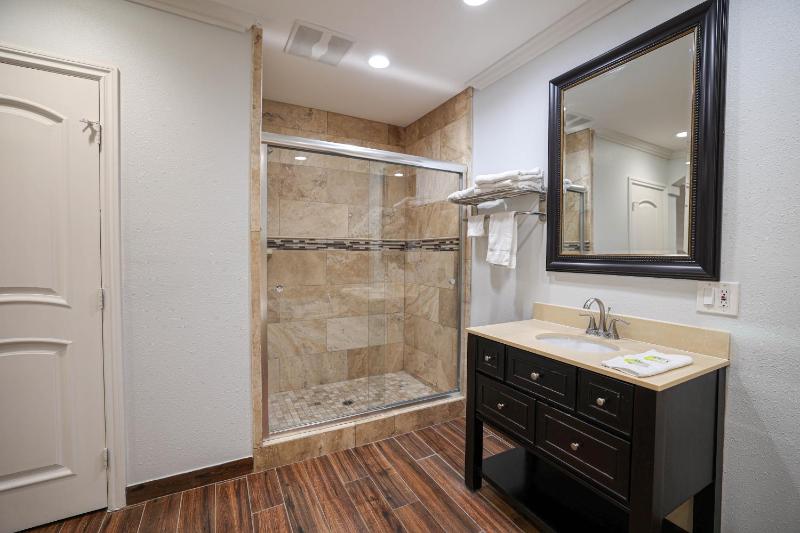King Room with Spa Bath - Non-Smoking image 2