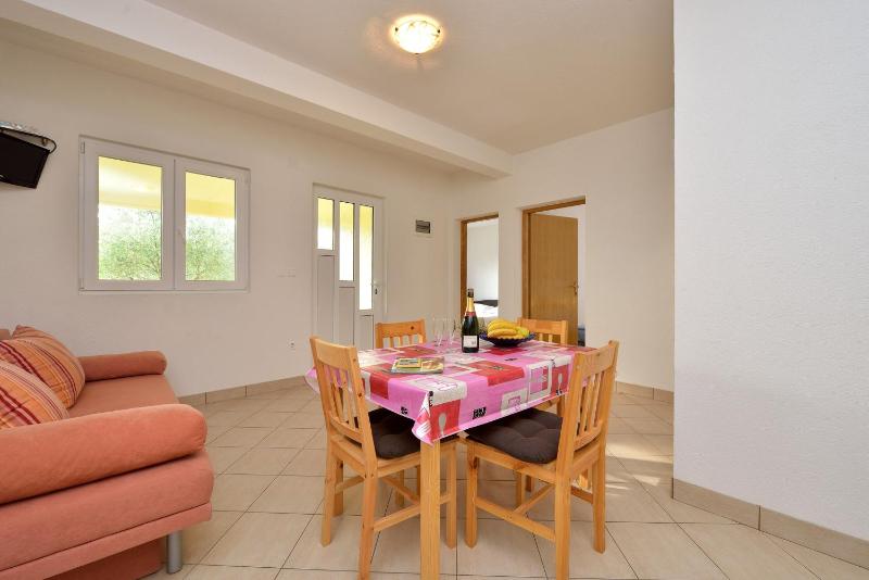 Family-friendly apartments with swimming pool Drage Biograd - 5904 - image 14