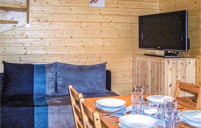 2 Bedroom Stunning Home In Sianozety - image 9