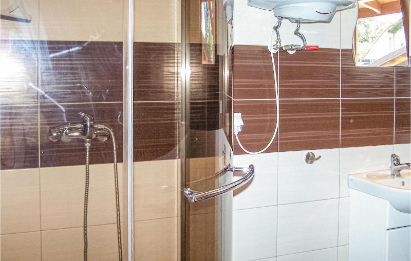 2 Bedroom Stunning Home In Sianozety - image 12