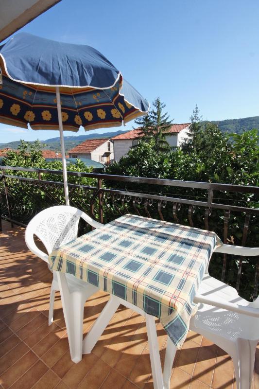 Studio with Balcony image 3