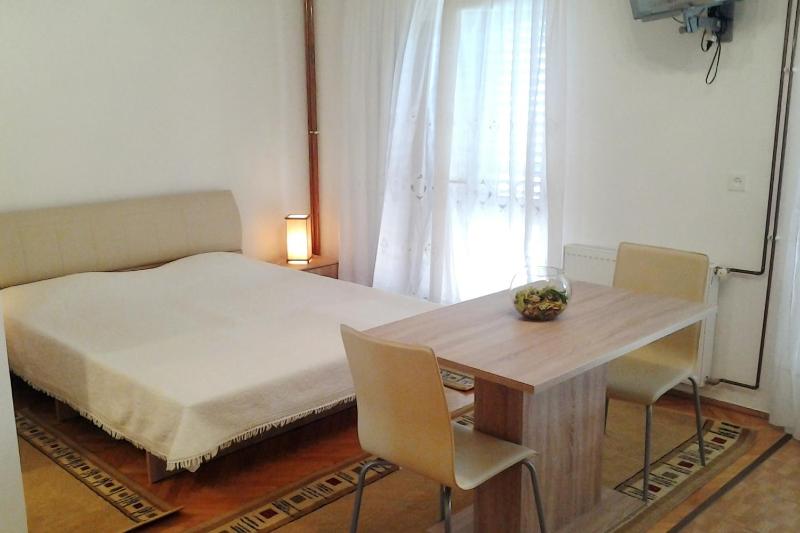 Studio with Balcony image 1