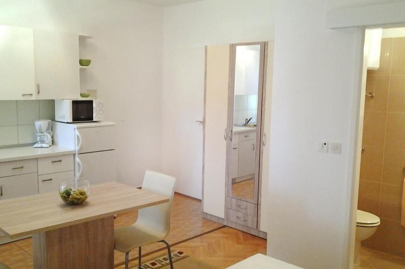 Studio with Balcony image 4