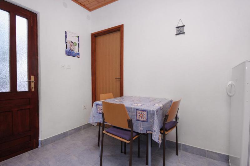One-Bedroom Apartment with Terrace and Sea View image 4