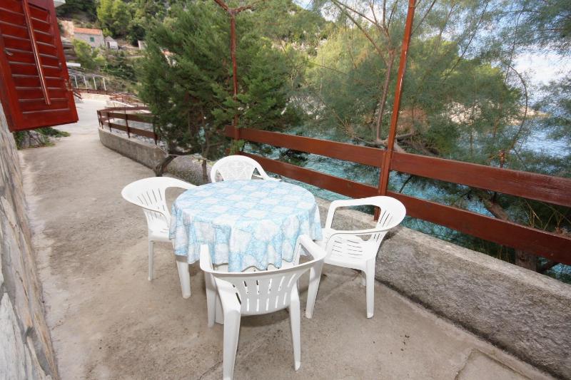 One-Bedroom Apartment with Terrace and Sea View image 3