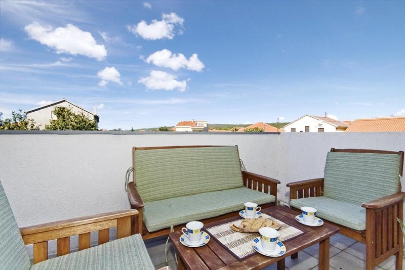 One-Bedroom Apartment with Terrace image 3