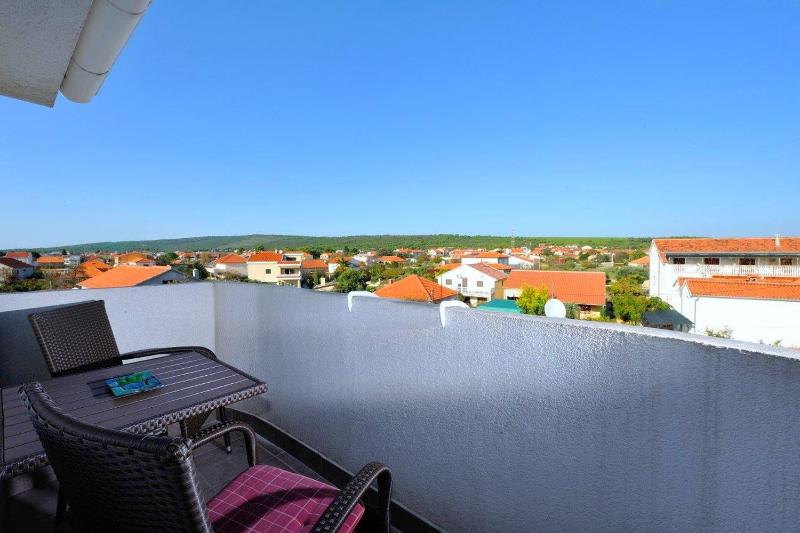 Studio with Balcony image 4