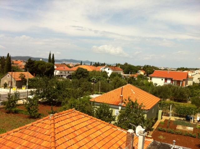 Studio with Balcony image 3