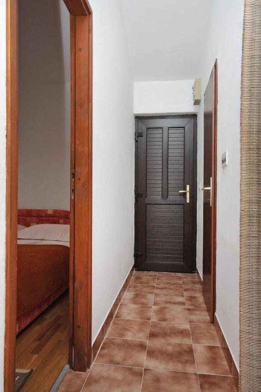 One-Bedroom Apartment with Balcony and Sea View image 2